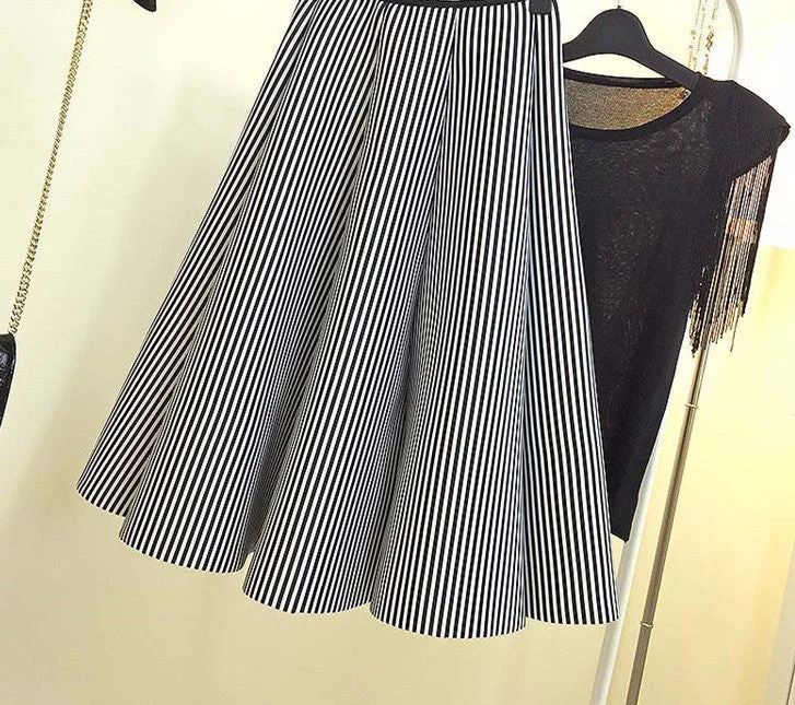 Restore ancient ways in the of long space cotton in the black and white vertical stripes skirts flowy skirt hem
