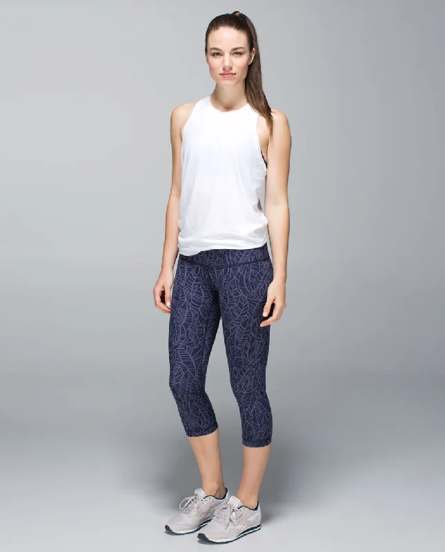 LULULEMON - Palm print 3/4 tleggings! 16